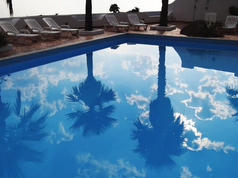 Les différents points à considérer avant d’installer une piscine