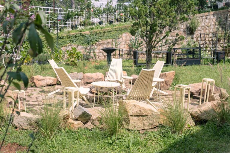 Comment choisir et aménager un mobilier de jardin écologique ?