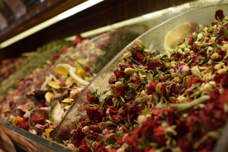 Quels aromates choisir pour préparer des tisanes bien-être ?